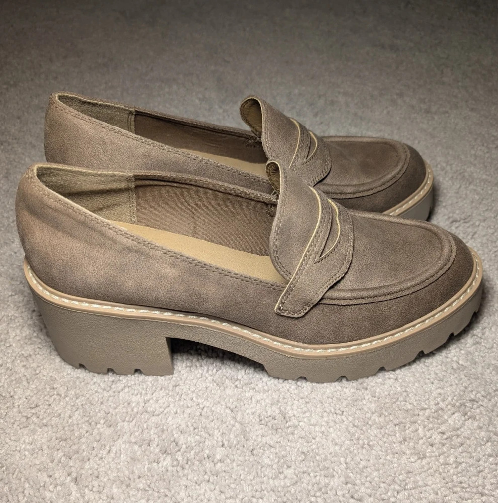 Dolce Vita Temecula Tan Faux Suede Platform Classic Chunky Heel Loafers Size 9.5